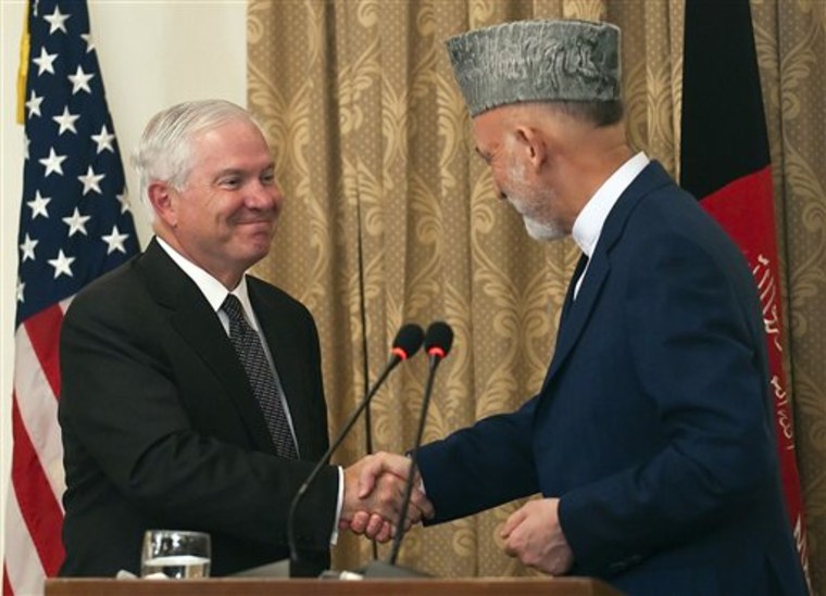 Hamid Karzai, Robert Gates